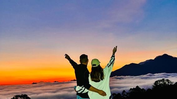 Aventura en jeep al amanecer en el monte Batur con fotógrafo