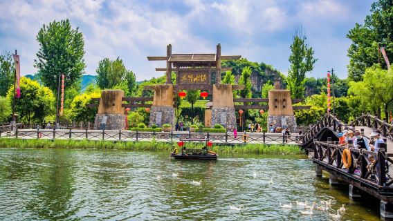 Baoding, Chine : Ville d'eau de Taihang + Site touristique de Qingxiling + Site touristique du lac Yishui / Guide touristique en anglais