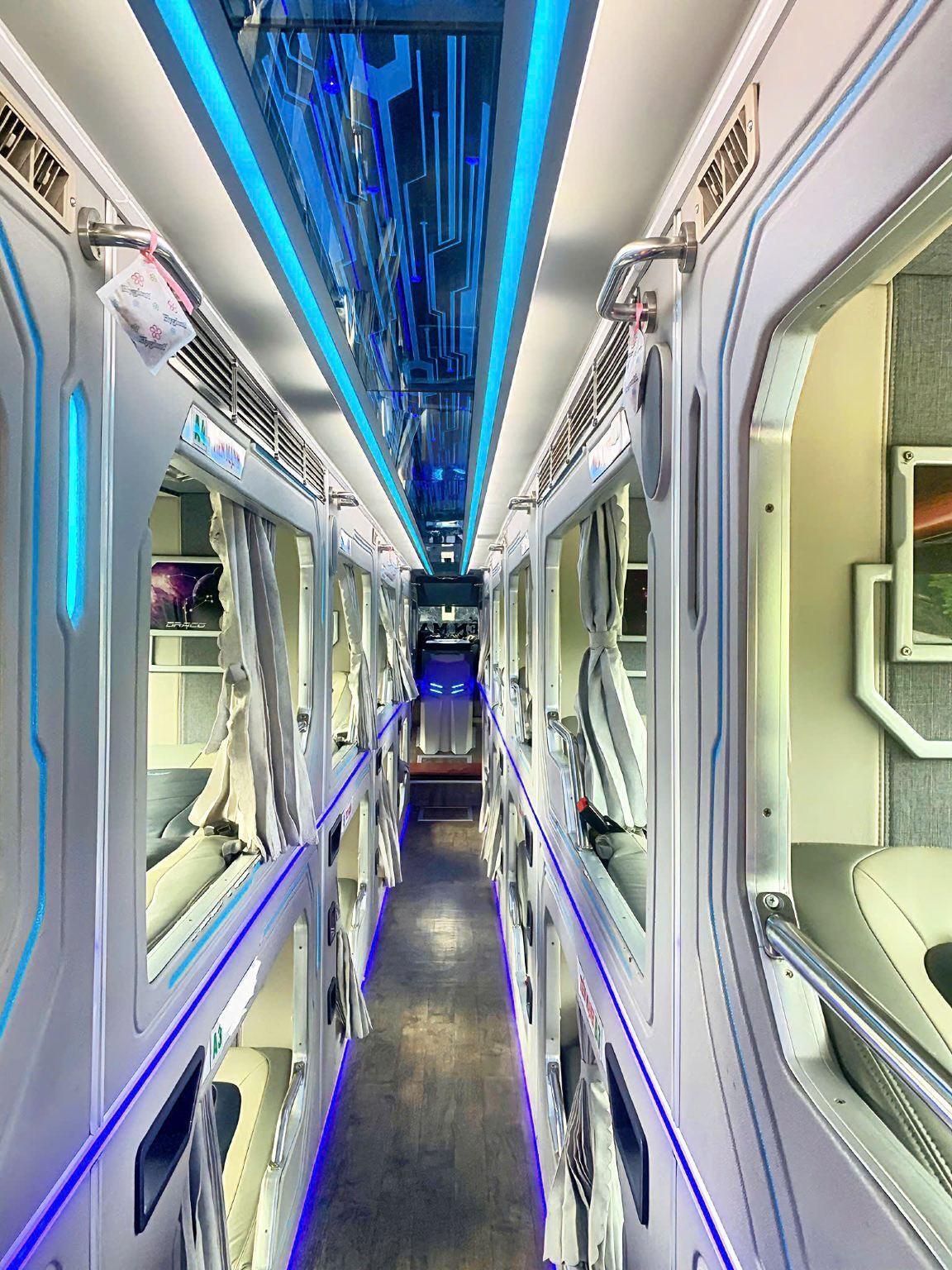 Sapa Express - Luxury Cabin Sleeper bus Hanoi Airport to Sapa 7.40AM