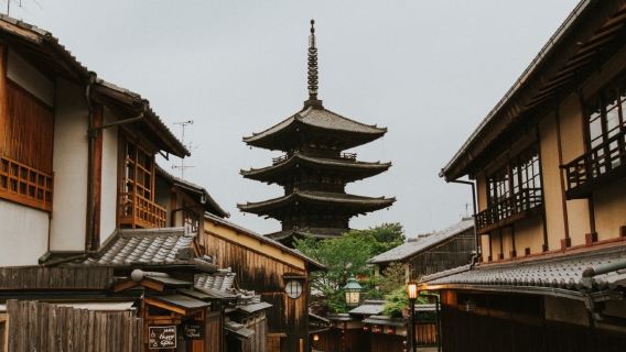 Pesan setelah konsultasi / Menara Kyoto, Kuil Kinkaku-ji, Kastil Nijo, Kuil Heian, Hanami-koji, Sungai Kamogawa, Arashiyama, Kuil Kiyomizu-dera, Bandara / Layanan mobil titik-ke-titik / Pemandu wisata / Layanan mobil pribadi