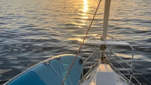 Marbella: Luxus-Segeltörn bei Sonnenuntergang in Puerto Banús