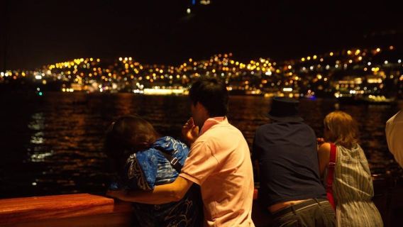 Pelayaran Malam Panorama Dubrovnik di Kapal Karaka