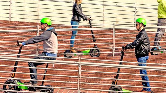 Düsseldorf: Stadtrundfahrt mit dem E-Scooter