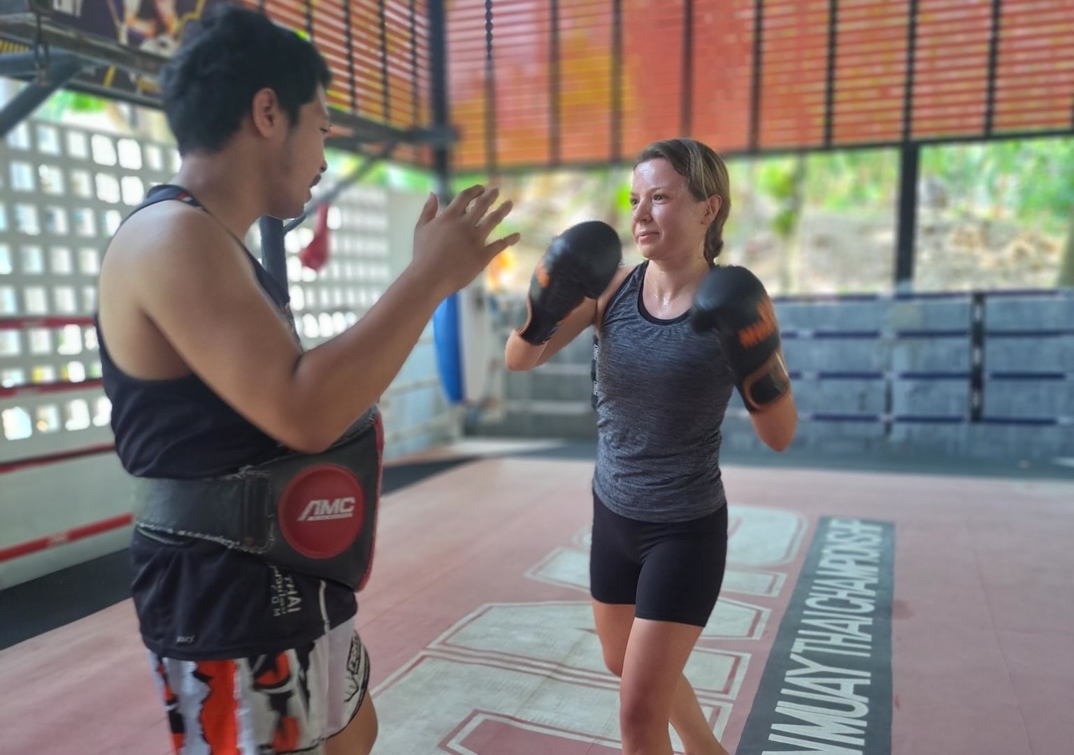 Distretto di Ko Lanta: lezione di gruppo introduttiva alla boxe thailandese per principianti