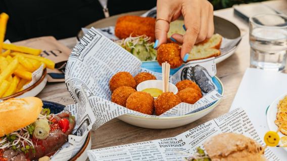 Amsterdam: Tagesausflug nach Giethoorn & Bootsfahrt mit lokalem Guide