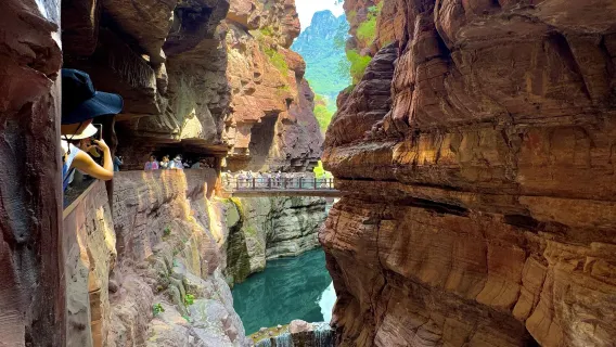 1-day tour to Yuntai Mountain Scenic Area + Red Stone Gorge + Ovary Lake in Jiaozuo, Henan with Chinese-English service (admission ticket not included)