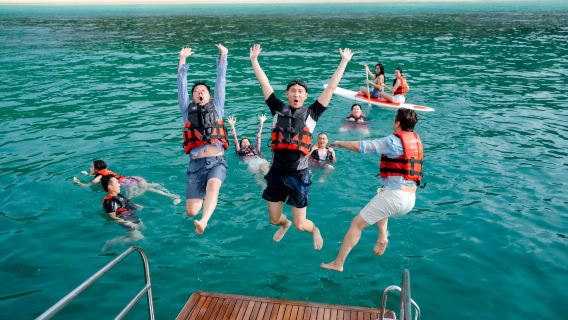 泰國芭提雅出海一日遊｜無人三島探險＋雙體帆船遊艇＋浮潛海釣＋含餐海上玩樂｜跳島竹島·猴島·林島