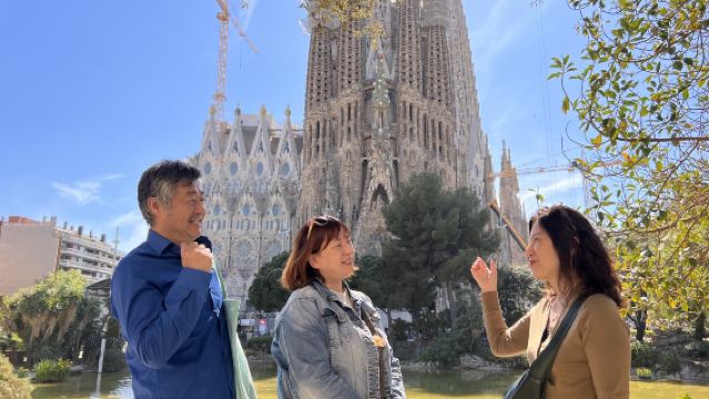 Tiket Masuk Cepat + Panduan Menara di La Sagrada Familia, Barcelona: Nikmati Pemandangan Menakjubkan dari Karya Agung Gaudi