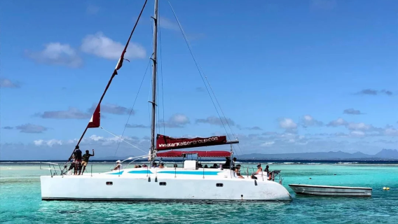 Mauricio • Velero catamarán a las Islas del Norte (reserva mínima para 2 personas) incluye almuerzo BBQ