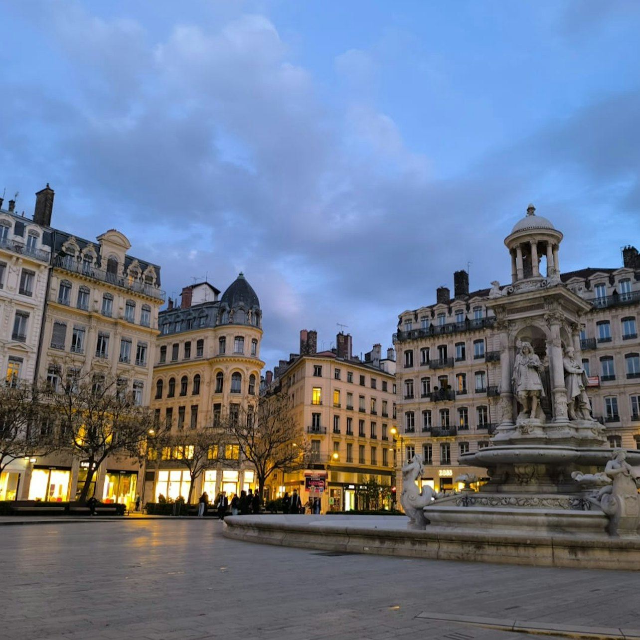 Lyon: Sunset Guided Food Tour