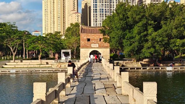 安平橋+草菴寺+五店市+晉江梧林傳統村落+洛伽寺+黃金海岸一日遊