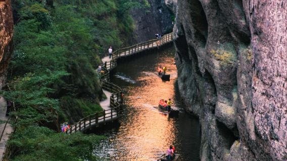 Taining Jin Lake + Zhaixia Valley 1-day tour (includes admission ticket + door-to-door pickup)