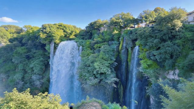 Rom Sehari | Pemandangan Air Terjun & Bandar Suci dengan Sewaan Peribadi Mewah
