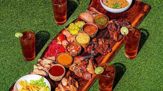 Plato de carne de un metro en Fork Kuta Beach para 4 personas