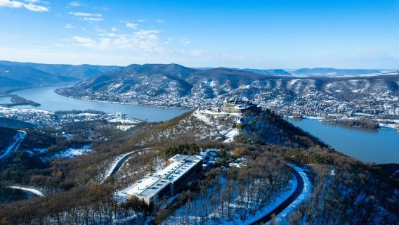 ブダペスト発：フェリーで行くヴィシェグラードハイキング＆城ツアー