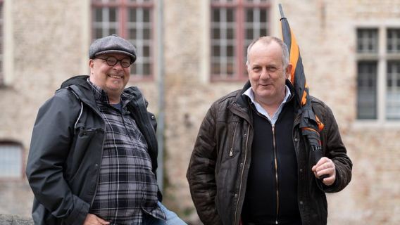 Bruges: Walking Tour with Chocolate Tasting and Boat Ride