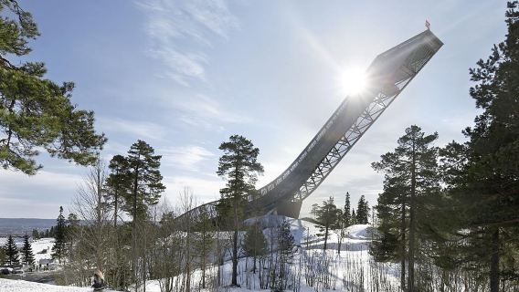 Oslo sewaan peribadi|Holmenkollen Ski Jump + Dewan Bandaraya + Istana Diraja - lawatan sehari|Tidak termasuk tiket