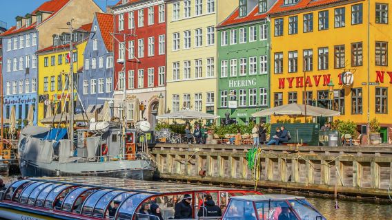 Copenhagen: 48-Hr Hop-on Hop-off Bus & Audio Guide + 1-Hr Canal Tour