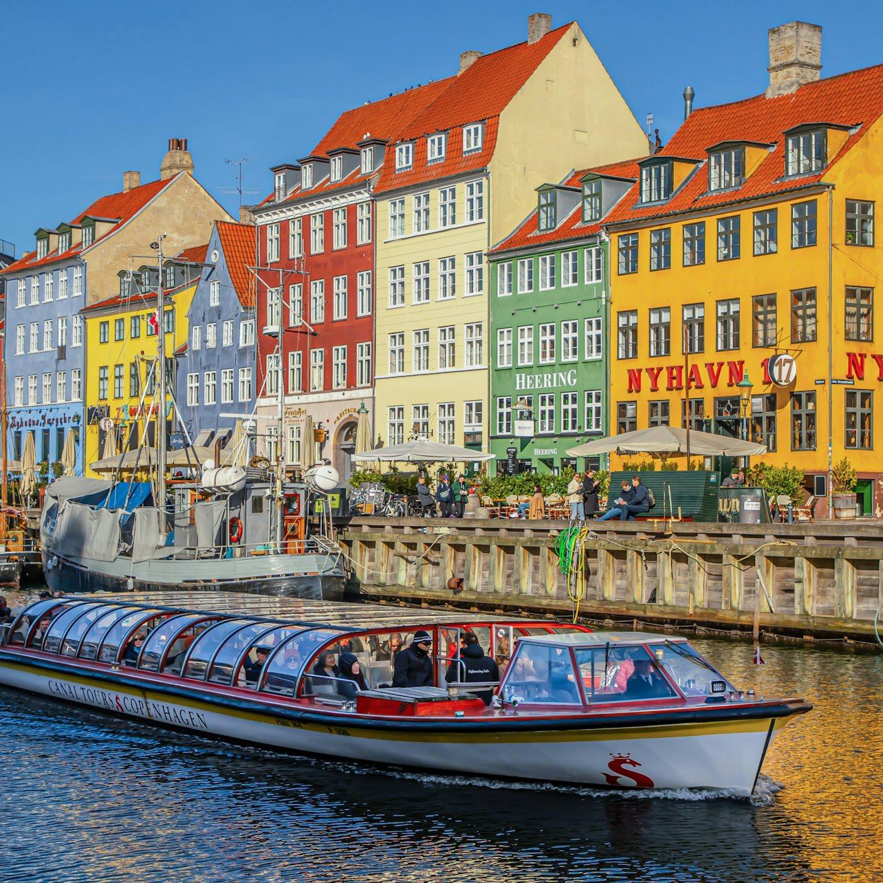 Copenaghen: autobus hop-on hop-off da 48 ore e audioguida + tour dei canali di 1 ora