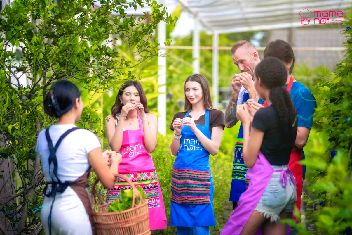 โรงเรียนสอนทำอาหารไทยแม่น้อย เชียงใหม่ - MAMA NOI Cookery School