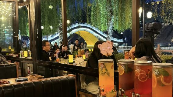 สัมผัสบาร์ใต้กำแพงเมืองอายุกว่าพันปีในซีอาน - COMMUNE Bar