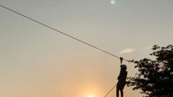 Đu dây zipline khổng lồ ở Ella