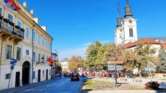 Da Belgrado: esplora Novi Sad, il monastero di Fruška Gora e un'azienda vinicola secolare