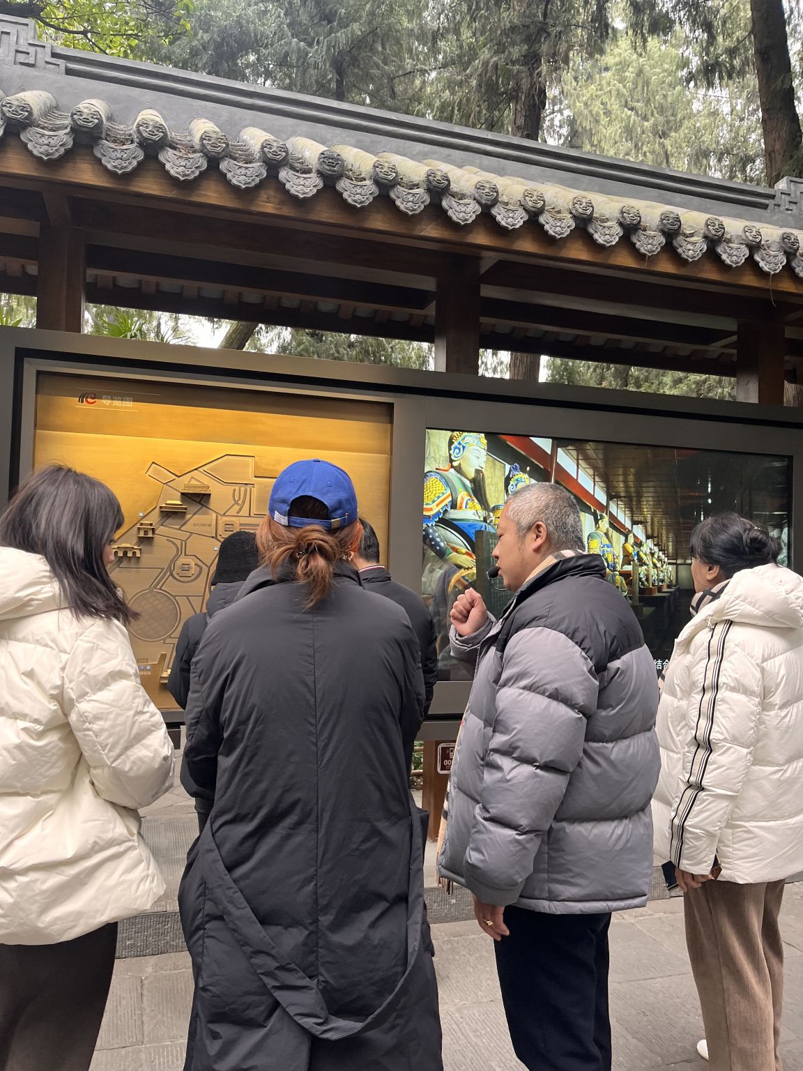 Tagesausflug zur Chengdu Research Base of Giant Panda Breeding, Wuhou-Schrein und Jinli mit Privattransfer inklusive Ticket