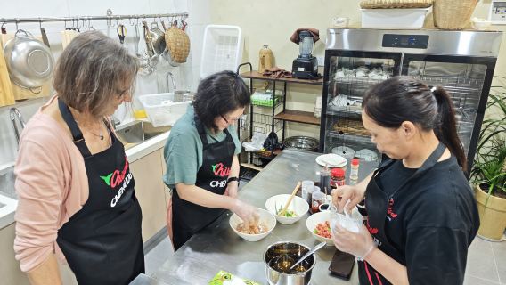 Chengdu: Cooking Class with Fresh Market Experience (5 Dishes)