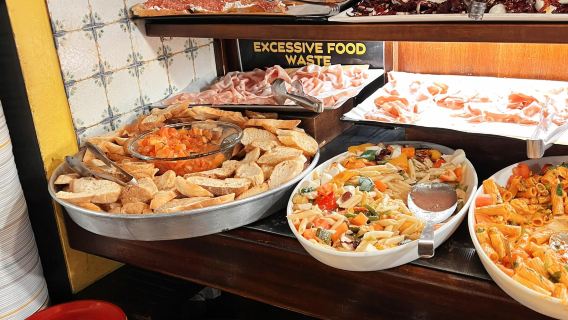 Dịch vụ đặt chỗ nhà hàng nổi tiếng La Hora Feliz tại Milan, Ý