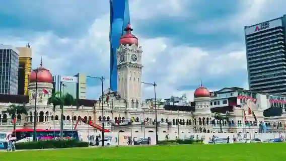 吉隆坡黑風洞+國家清真寺+雙峰塔+獨立廣場+茨廠街一日遊