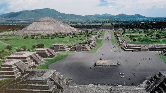 Teotihuacán Pyramids: Private Tour from Mexico City