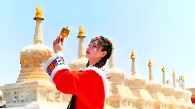 Shangri-La 1-Day Tour [Circular Napa Lake + Pure Fun, Large Prayer Flags, Complimentary Tusi Banquet, Return via Highway]