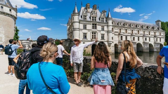 Loire Valley Castles Day Trip from Paris with Complementary Wine