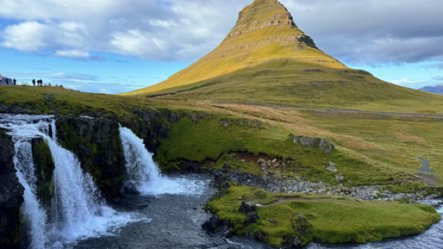 Excursión de un día a la península de Snæfellsnes y la montaña Kirkjufell desde Reikiavik en minibús para 18 personas (ida y vuelta)