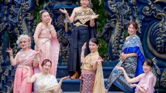 Chiang Rai Day Tour: White Temple, Blue Temple, Black House (+ Long Neck Village Entry)