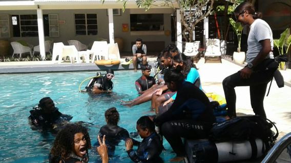 Tamarin Bay: Beginners Scuba Diving Experience