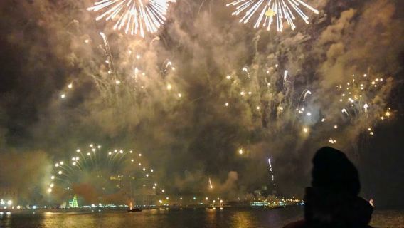 Lisbon: New Year's Eve Fireworks Tagus River Sailing Cruise