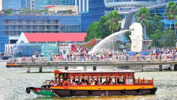 Sightseeing-Bootsfahrt auf dem Singapur-Fluss ab Clarke Quay (nostalgische Holzplanken + Besuch von Stadtwahrzeichen + Lichtermeer)