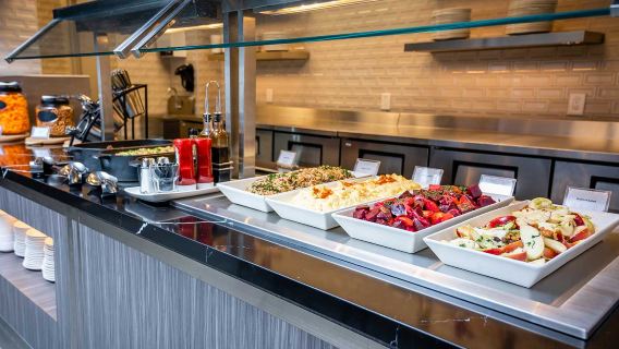 Plaza Premium Lounge (PPL YYZ) в международном аэропорту Торонто Пирсон, Канада