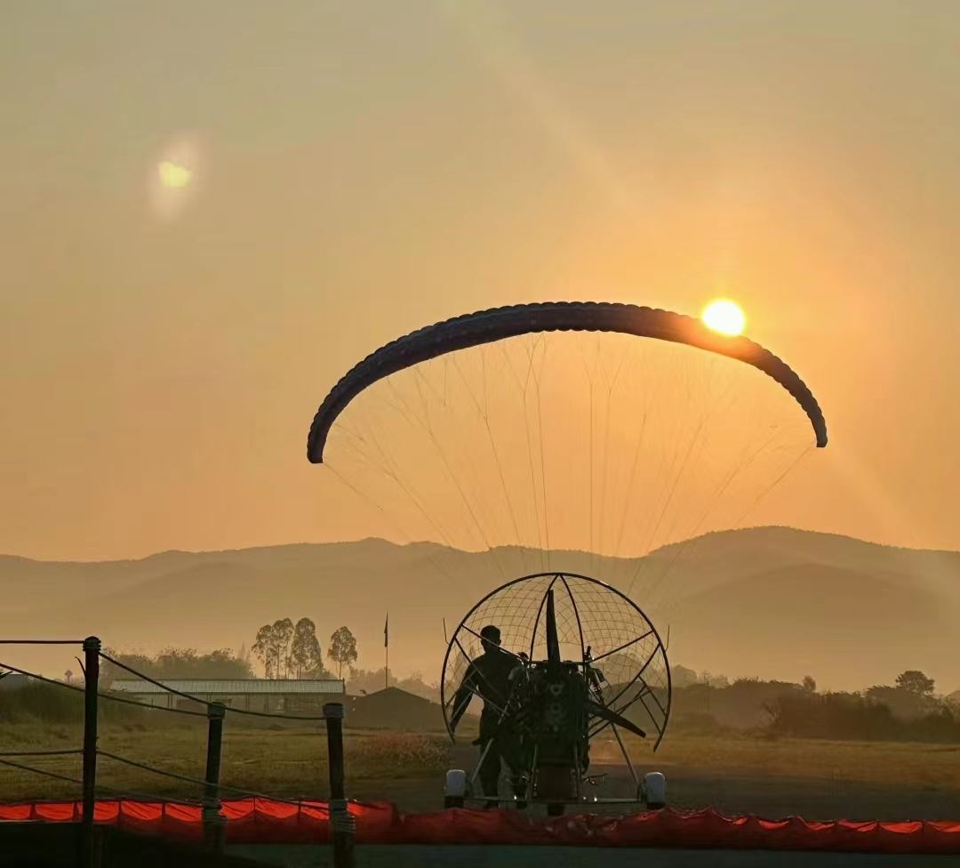 清邁古城滑翔傘飛行體驗【清邁Sky滑翔傘/享受清邁城市天空的360度全景相機拍攝】