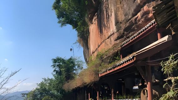 Hiking around Chengdu: Dayi Xinchang Ancient Town + Yaoshiyan (cliff carvings from the late Tang Dynasty)