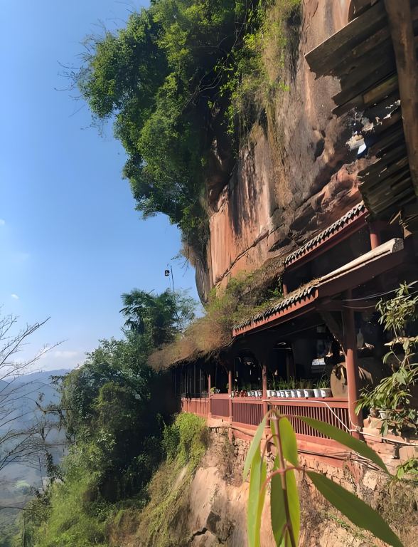 Easy Hiking Around Chengdu: Dayi Xinchang Ancient Town + Pharmacist Rock (Late Tang Dynasty Cliff Carvings)