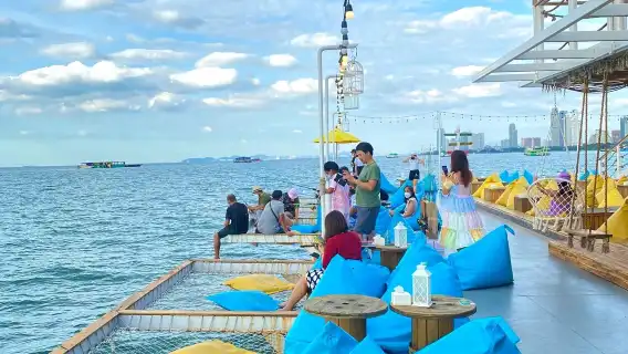 คาเฟ่ลอยน้ำพัทยาแทปเปีย | ประสบการณ์ตกหมึกตอนกลางคืน | จับและรับประทานสดๆ