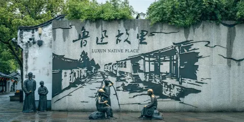 乘紹興烏篷船 | 解讀魯迅筆下的三味書屋百草園半日遊(含預約)