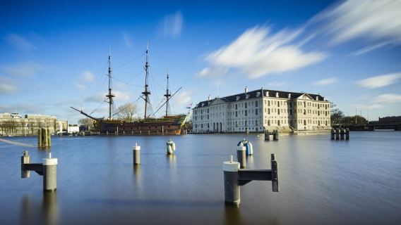 Kombiticket für eine Grachtenfahrt in Amsterdam und das Schifffahrtsmuseum