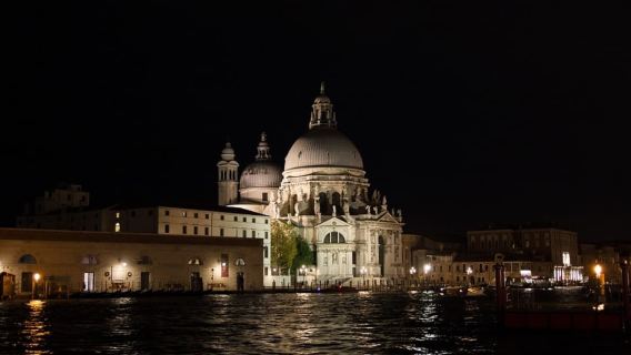 Venezia: tour privato a piedi di 2 ore di notte
