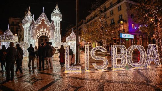 Lisbona: tour privato e flessibile a piedi delle luci di Natale