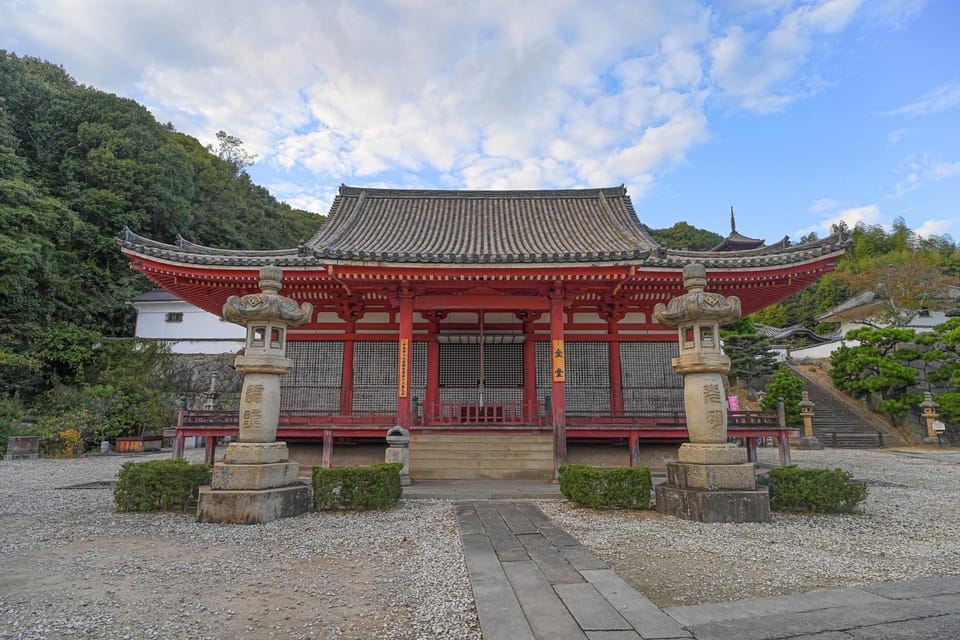 1-Day Tour: Onomichi Temples & Saijo Sake Tasting