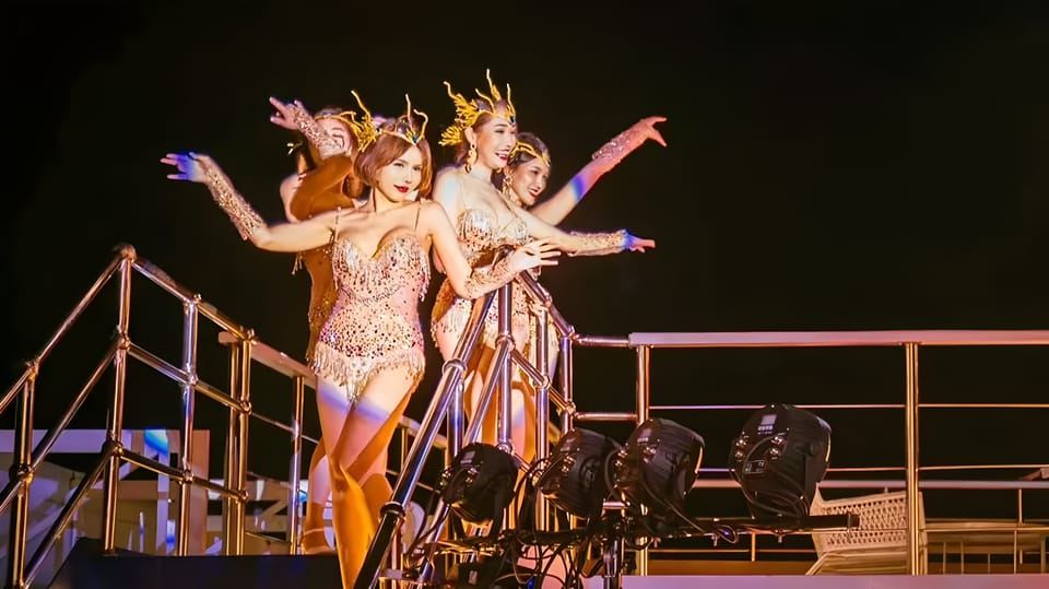 พัทยา: ล่องเรือดินเนอร์ Oriental Carnival คาบาเรต์ โชว์บุฟเฟต์